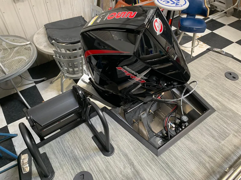 Slide: The Image of 2025 Viaggio Lago Z 24 S boat engine in a workshop setting. - 7