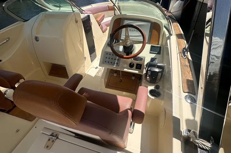 Slide: The Image of Chris-Craft Calypso 26 2019 - 11