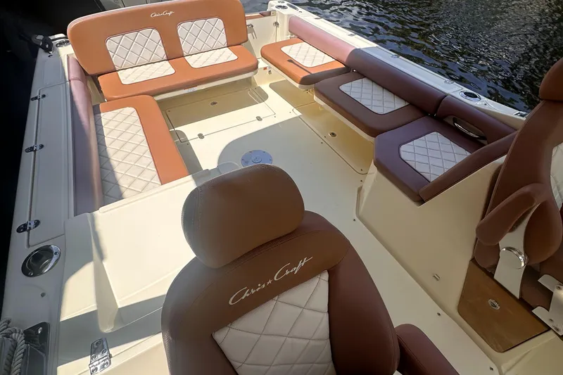 Slide: The Image of Chris-Craft Calypso 26 2019 - 12