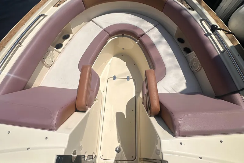 Slide: The Image of Chris-Craft Calypso 26 2019 - 14