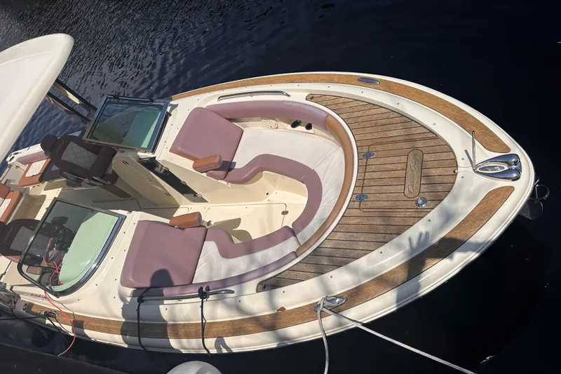 Slide: The Image of Chris-Craft Calypso 26 2019 - 15
