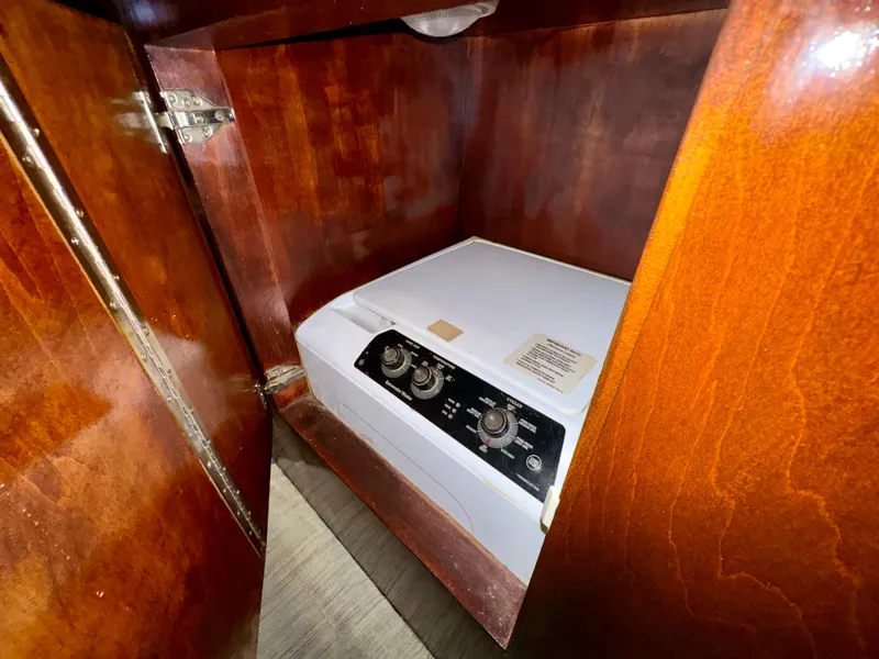 Slide: The Image of Navigator 4600 Pilothouse 1998 - 51