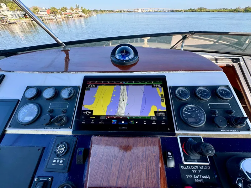Slide: The Image of Navigator 4600 Pilothouse 1998 - 54