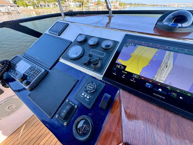 Slide: The Image of Navigator 4600 Pilothouse 1998 - 57