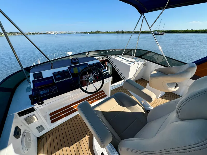 Slide: The Image of Navigator 4600 Pilothouse 1998 - 59