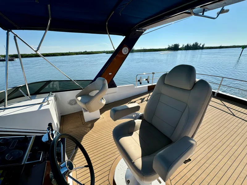 Slide: The Image of Navigator 4600 Pilothouse 1998 - 60