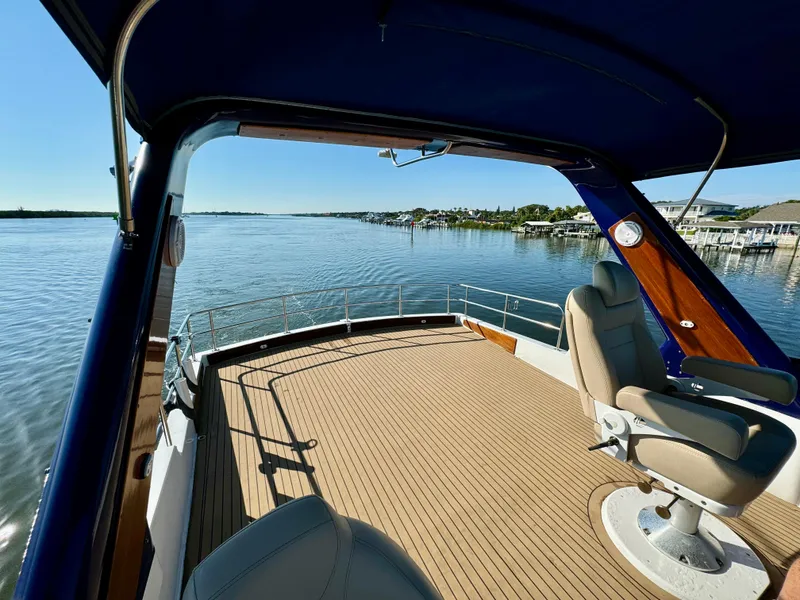 Slide: The Image of Navigator 4600 Pilothouse 1998 - 61