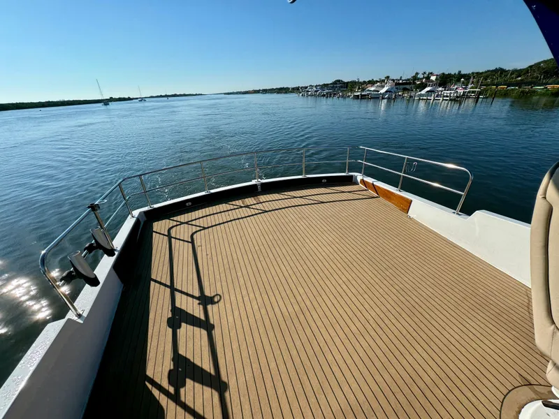 Slide: The Image of Navigator 4600 Pilothouse 1998 - 63