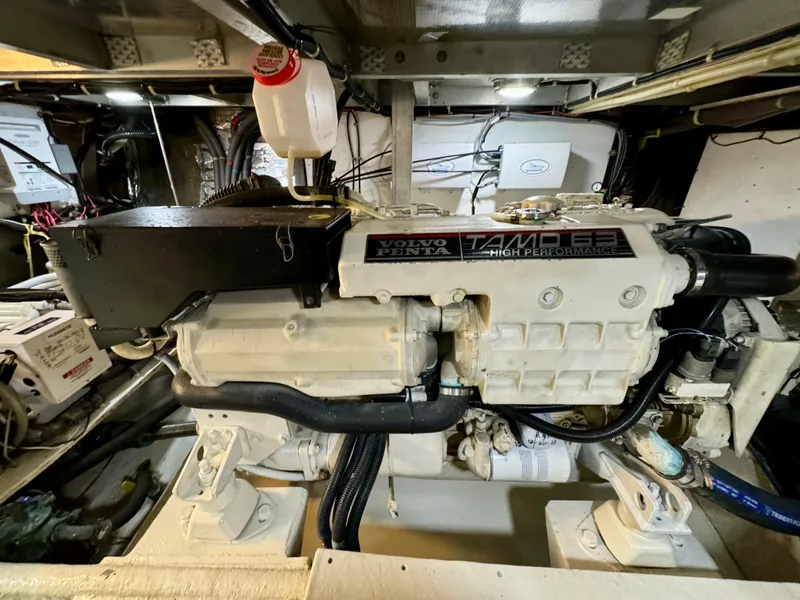 Slide: The Image of Navigator 4600 Pilothouse 1998 - 75