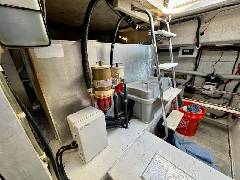 Slide: The Image of Navigator 4600 Pilothouse 1998 - 81