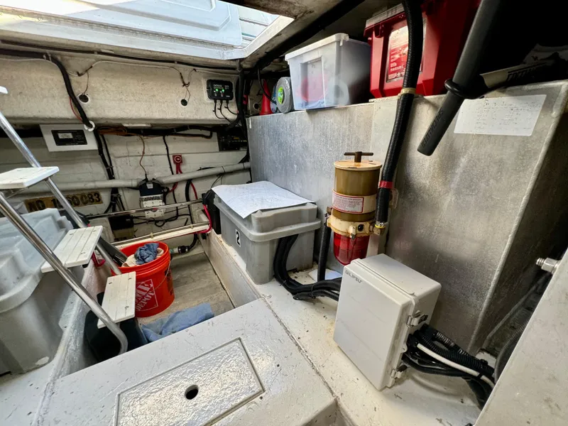 Slide: The Image of Navigator 4600 Pilothouse 1998 - 82