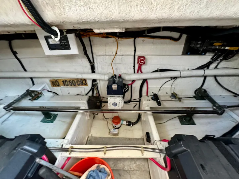 Slide: The Image of Navigator 4600 Pilothouse 1998 - 83