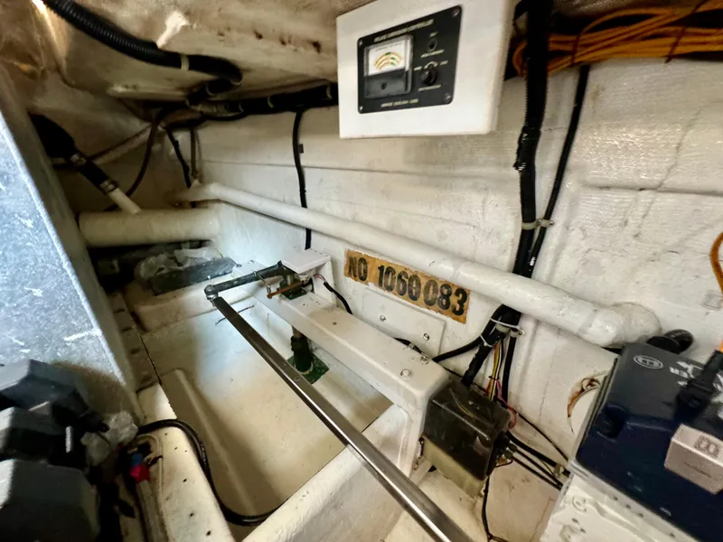 Slide: The Image of Navigator 4600 Pilothouse 1998 - 84