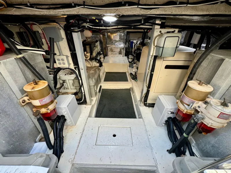 Slide: The Image of Navigator 4600 Pilothouse 1998 - 86