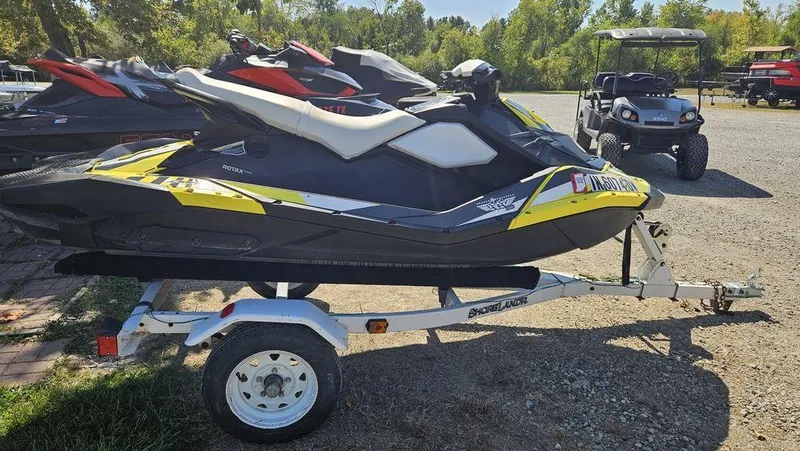 Slide: The Image of Sea-Doo Spark 3up IBR ROTAX® 900 HO ACE™ Convenience Package 2015 - 3