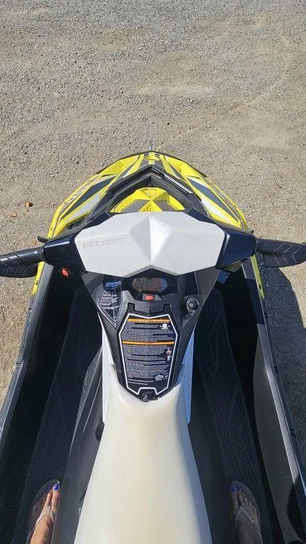 Slide: The Image of Sea-Doo Spark 3up IBR ROTAX® 900 HO ACE™ Convenience Package 2015 - 6