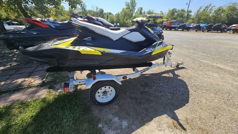 Slide: The Image of Sea-Doo Spark 3up IBR ROTAX® 900 HO ACE™ Convenience Package 2015 - 8