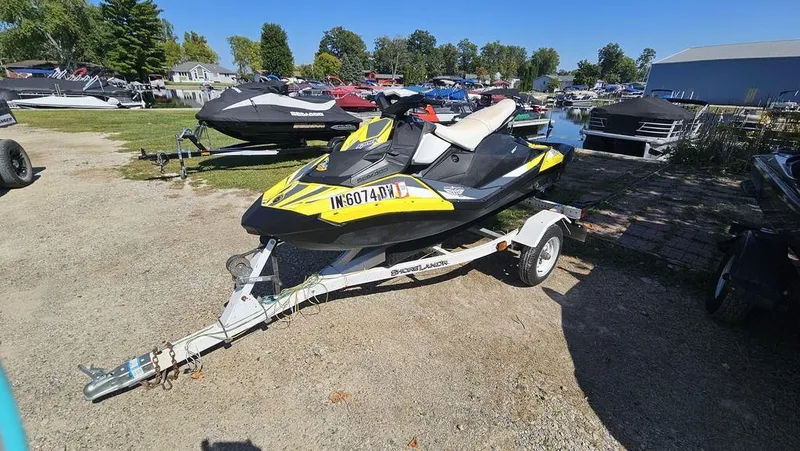 Slide: The Image of Sea-Doo Spark 3up IBR ROTAX® 900 HO ACE™ Convenience Package 2015 - 9