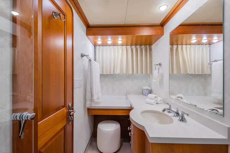Slide: The Image of Burger Raised Pilothouse 2023 - 58
