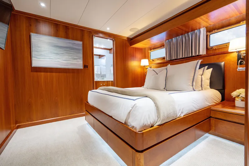 Slide: The Image of Burger Raised Pilothouse 2023 - 66