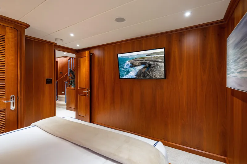 Slide: The Image of Burger Raised Pilothouse 2023 - 67