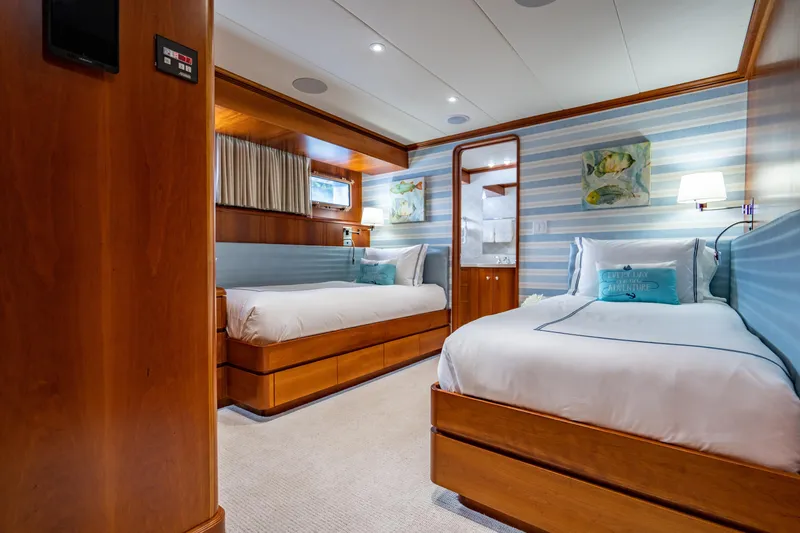 Slide: The Image of Burger Raised Pilothouse 2023 - 71