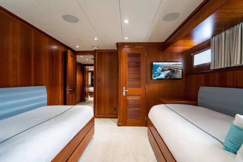 Slide: The Image of Burger Raised Pilothouse 2023 - 72