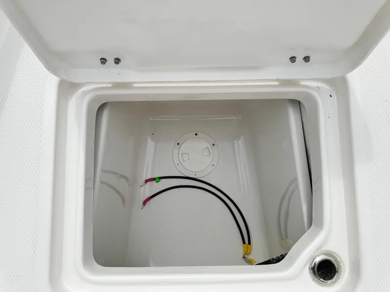 Slide: The Image of Robalo 226 Cayman 2024 - 55