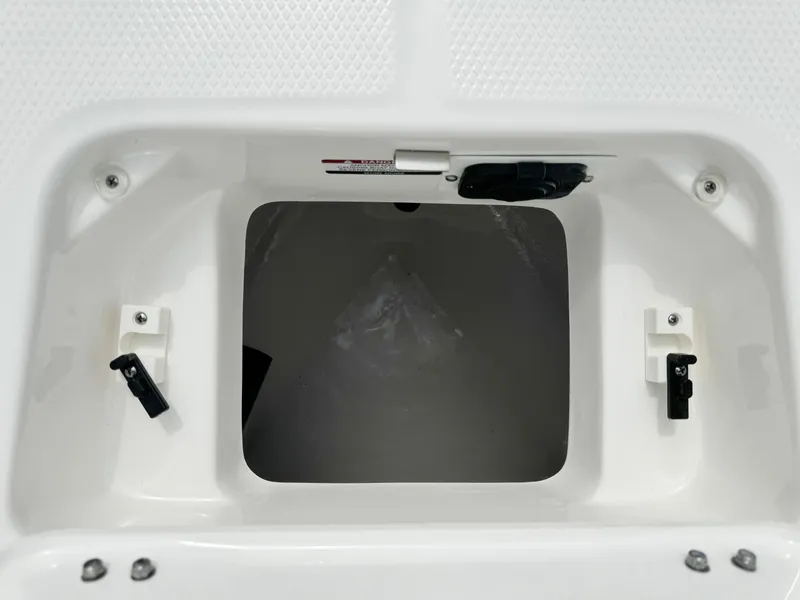 Slide: The Image of Robalo 226 Cayman 2024 - 57