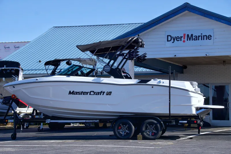 The Image of 2024 MasterCraft XT22T boat displayed at Dyer Marine dealership. - 1