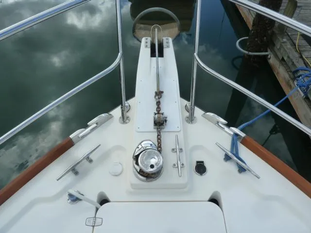 Slide: The Image of Bow of 2006 Sabre 38 Express yacht with anchor chain and winch. - 40