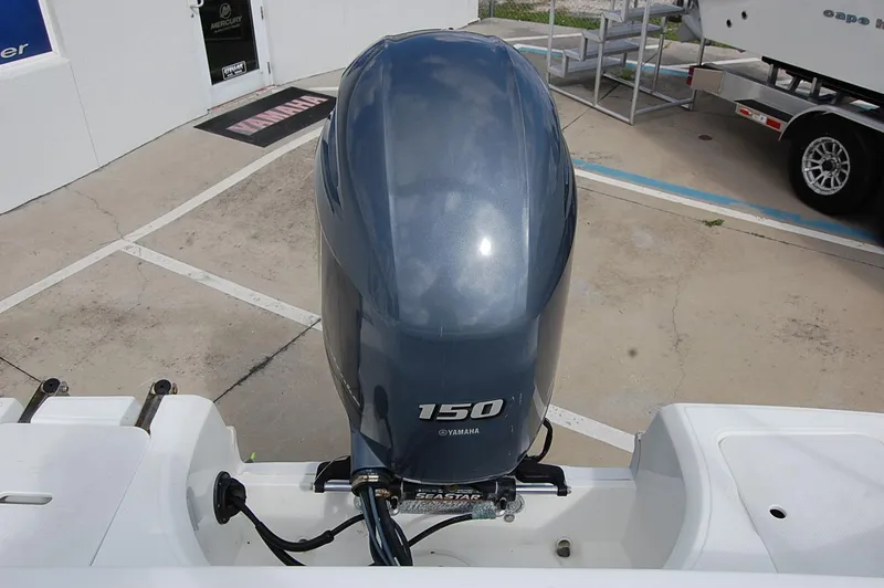Slide: The Image of 2019 Hurricane SunDeck Sport 188 OB with Yamaha 150 outboard motor. - 18