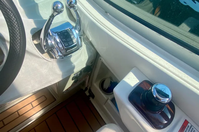 Slide: The Image of Sea Ray 330 Sundancer 2010 - 12