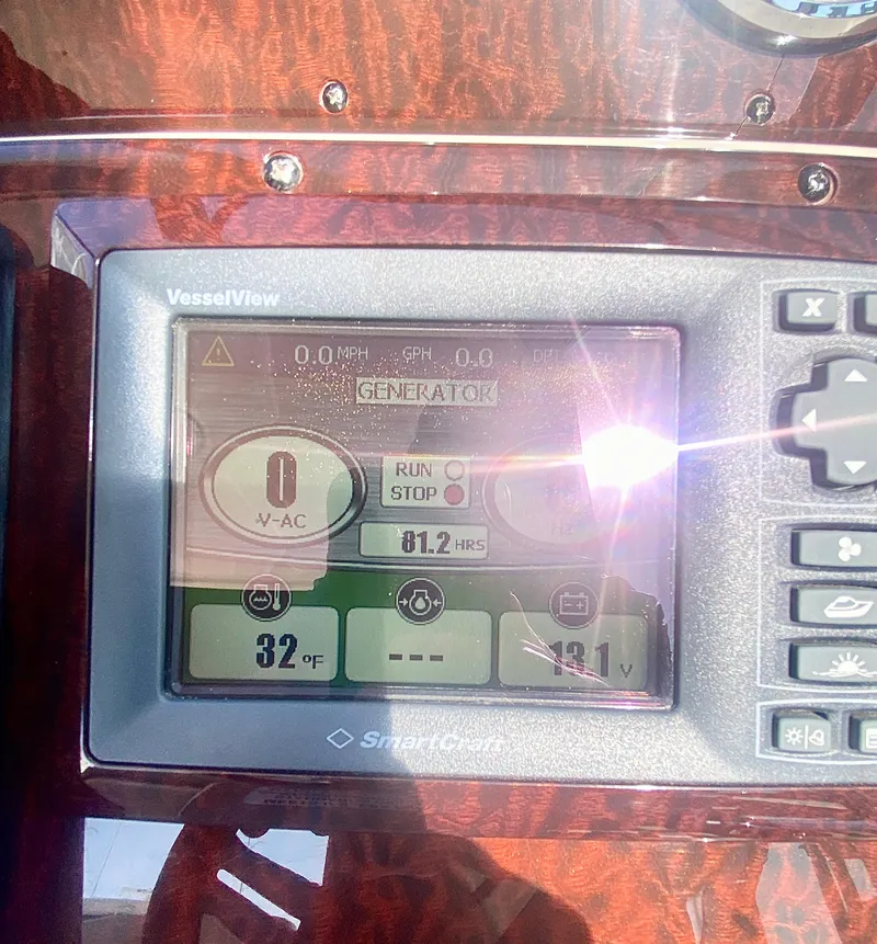 Slide: The Image of Sea Ray 330 Sundancer 2010 - 14