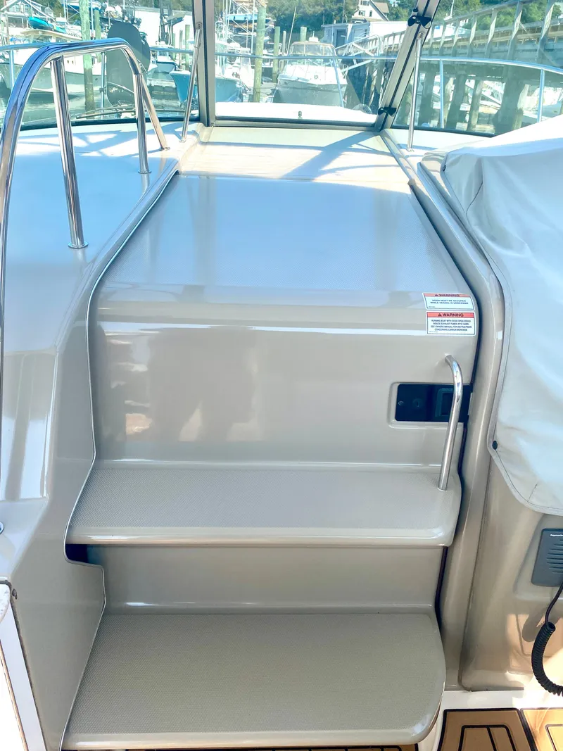 Slide: The Image of Sea Ray 330 Sundancer 2010 - 15