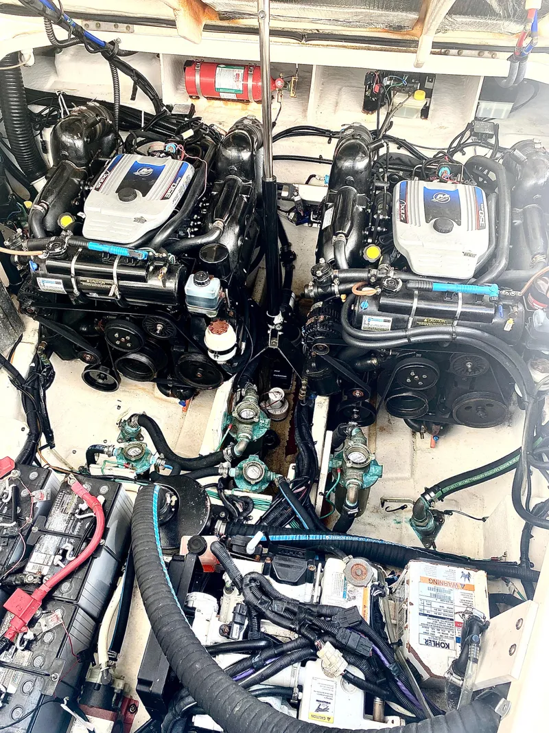 Slide: The Image of Sea Ray 330 Sundancer 2010 - 16