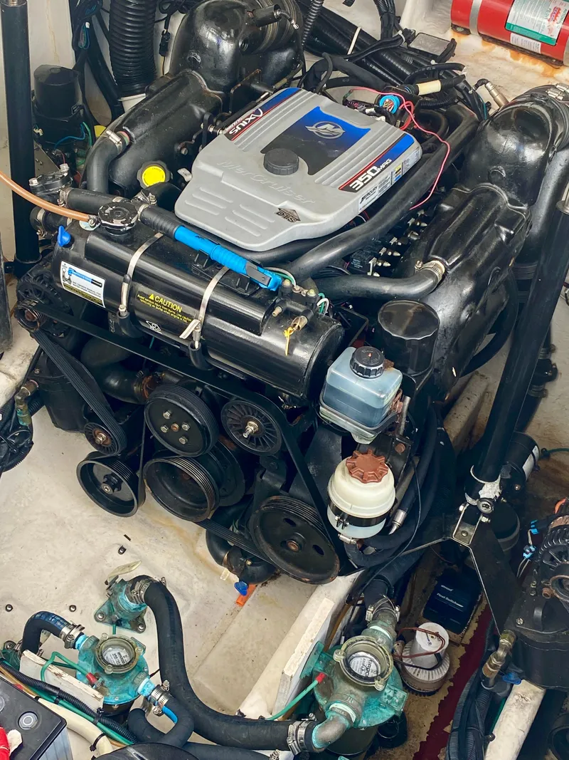 Slide: The Image of Sea Ray 330 Sundancer 2010 - 17