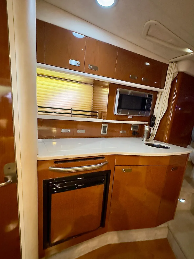 Slide: The Image of Sea Ray 330 Sundancer 2010 - 20