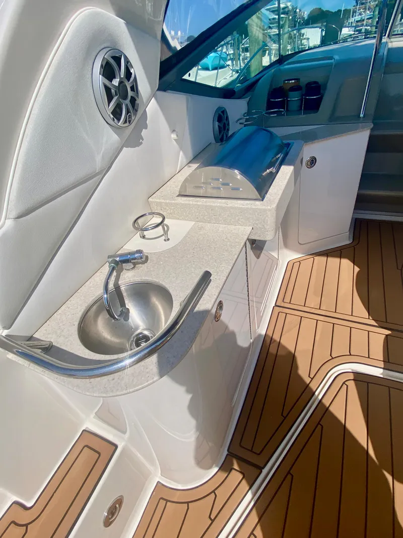 Slide: The Image of Sea Ray 330 Sundancer 2010 - 7