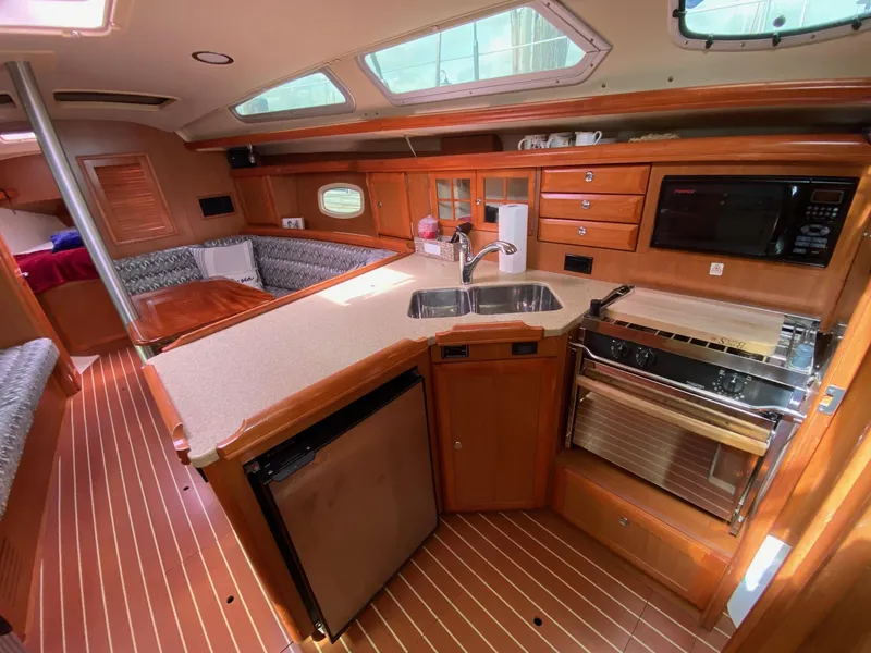 Slide: The Image of 2008 Hunter 36 "Free & Easy" - 27