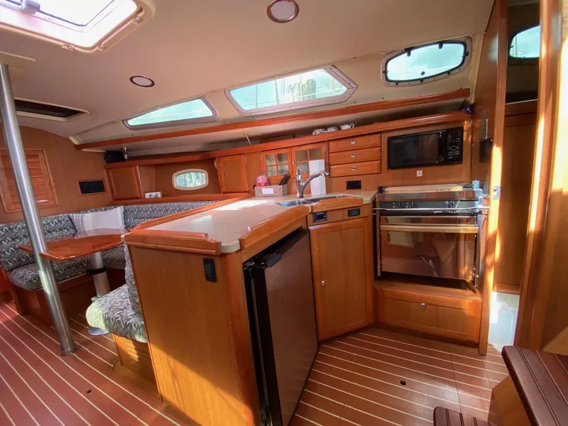 Slide: The Image of 2008 Hunter 36 "Free & Easy" - 28
