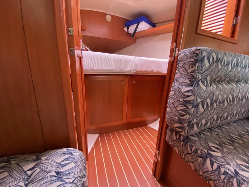 Slide: The Image of 2008 Hunter 36 "Free & Easy" - 35