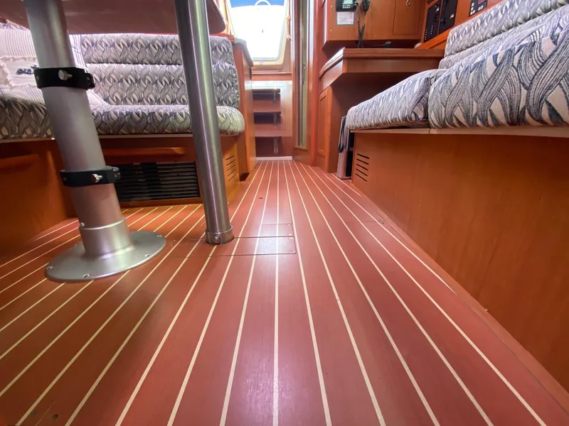 Slide: The Image of 2008 Hunter 36 "Free & Easy" - 38