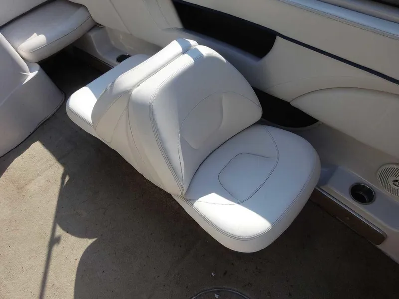 Slide: The Image of Four Winns H210 2010 - 11