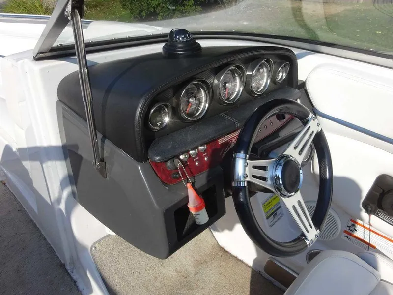 Slide: The Image of Four Winns H210 2010 - 13