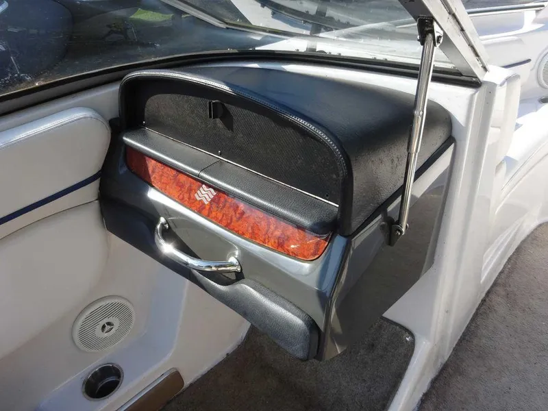 Slide: The Image of Four Winns H210 2010 - 15