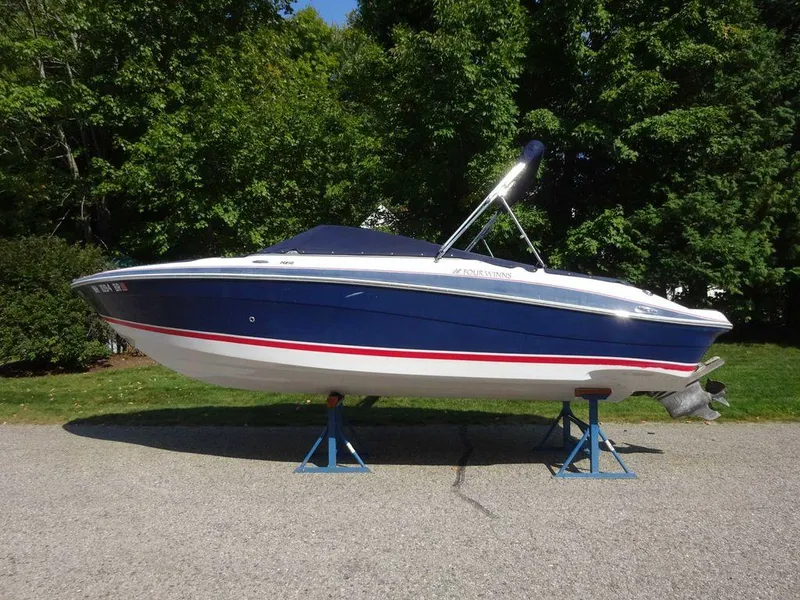 Slide: The Image of Four Winns H210 2010 - 20