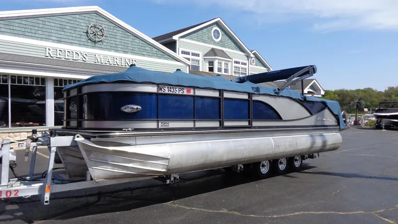 Slide: The Image of 2022 Manitou 23 SES Bench pontoon boat at Reeds Marine dealership. - 26