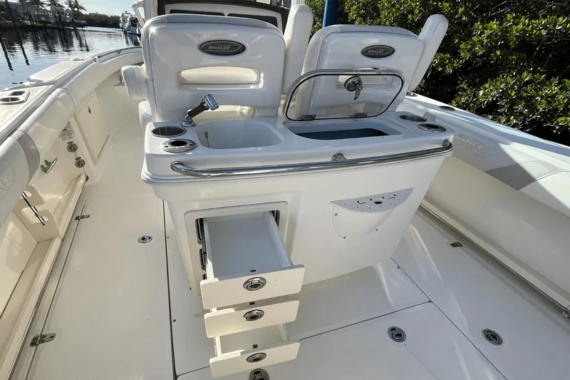Slide: The Image of Boston Whaler 250 Outrage 2014 - 7