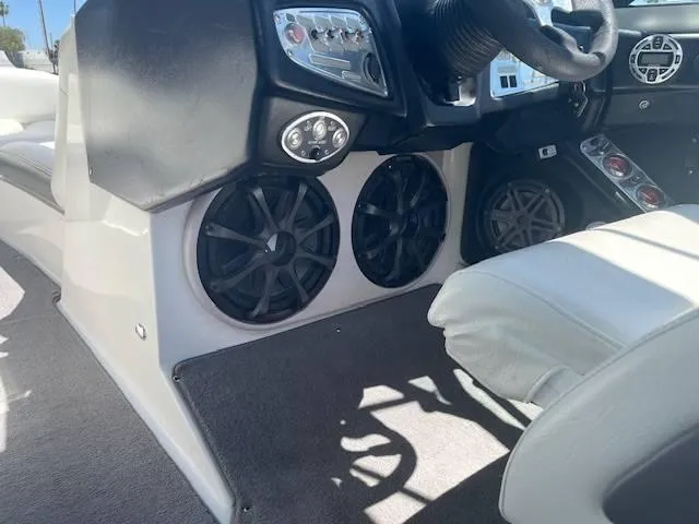 Slide: The Image of 2006 MasterCraft X45 boat interior with speaker system and dashboard controls. - 4